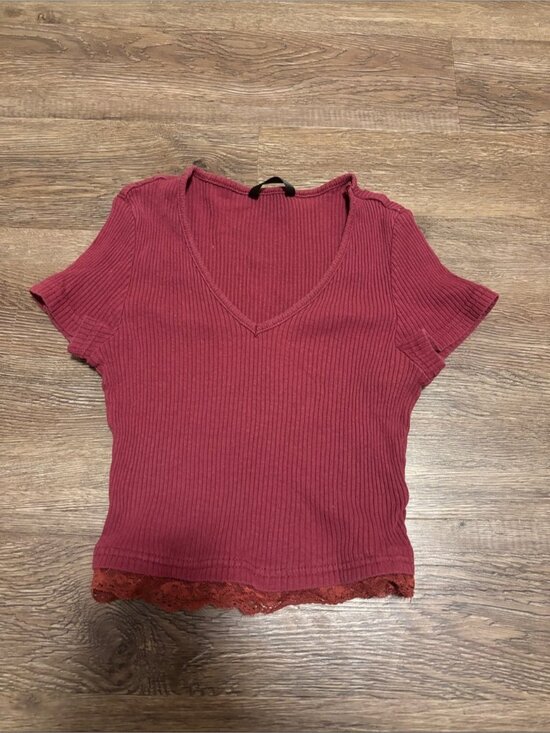 Tops - women’s cropped top with lace